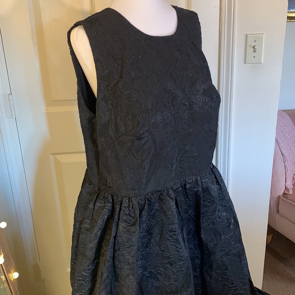 MAC DUGGAL
Mac Duggal Sleeveless High Low Brocade Gown - Picture 6 of 16